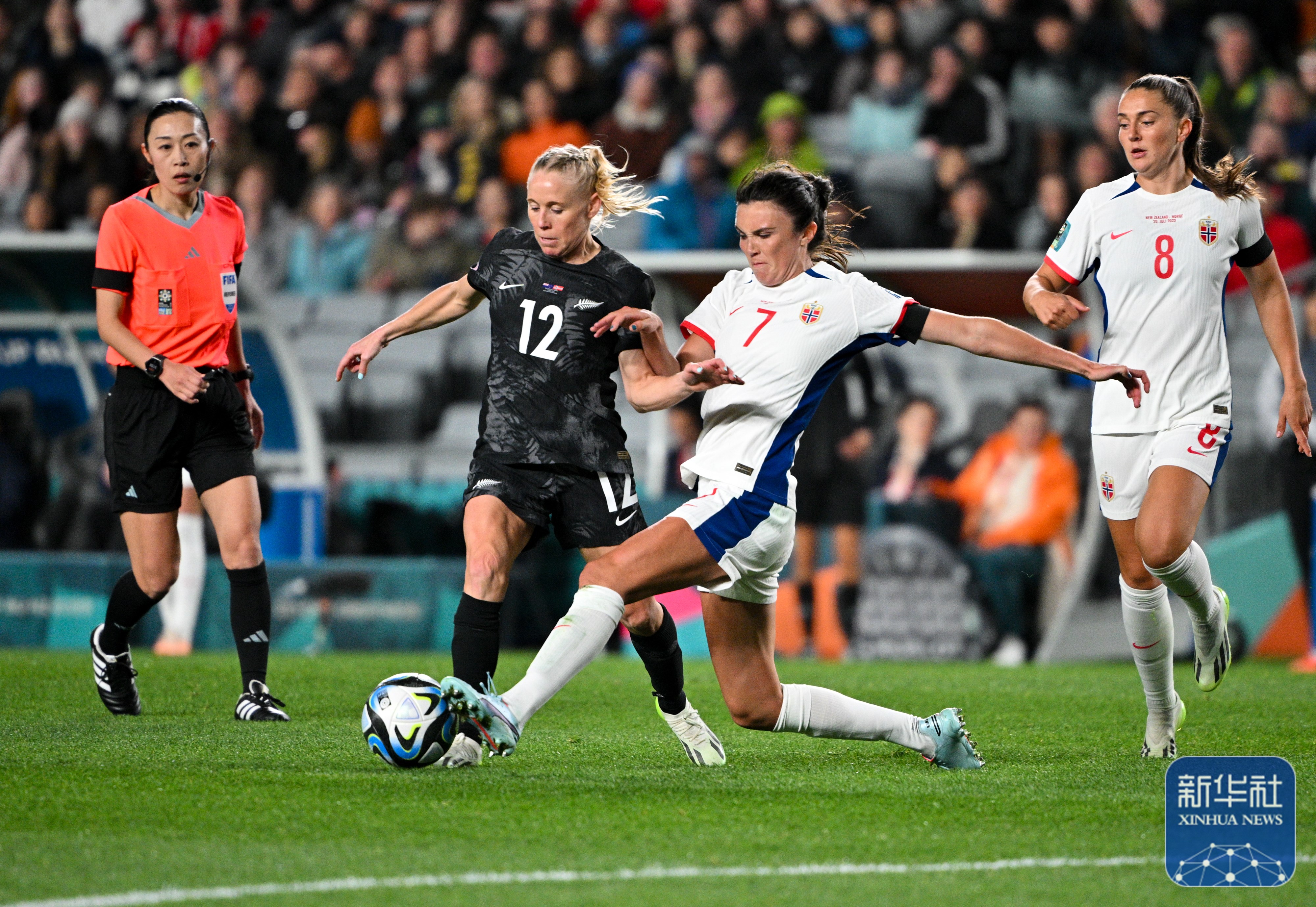 挪威女足受伤视频